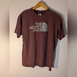 Men's Maroon North Face Graphic T-shirt‎